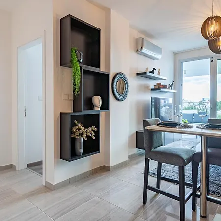 Sunshine 1-bedroom In Appartamento Larnaca